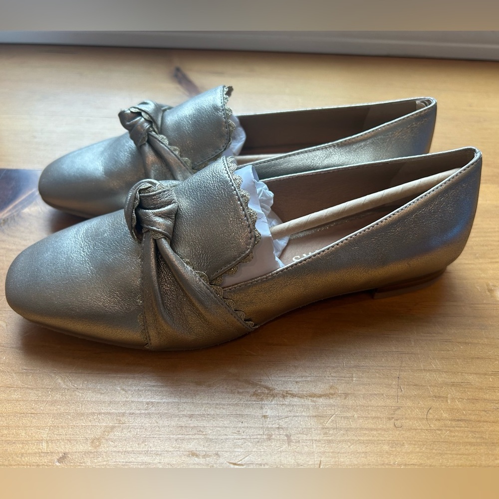 NIB Jack Roger’s loafers color “platinum” size 6